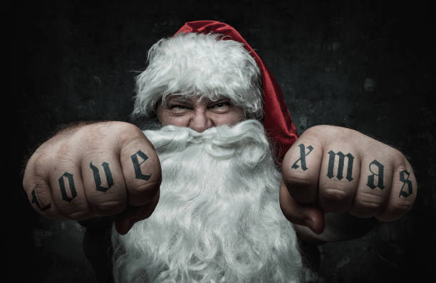 babbo natale divertente che mostra pugni con amore xmas tatuaggio - bad joke foto e immagini stock