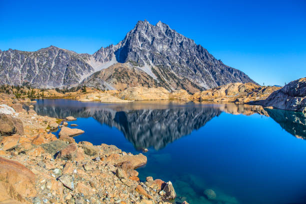 Ingalls Lake & Mount Stuart, Alpine Lakes Wilderness, Pacific Northwest, Washington State, STANY ZJEDNOCZONE AMERYKI – zdjęcie