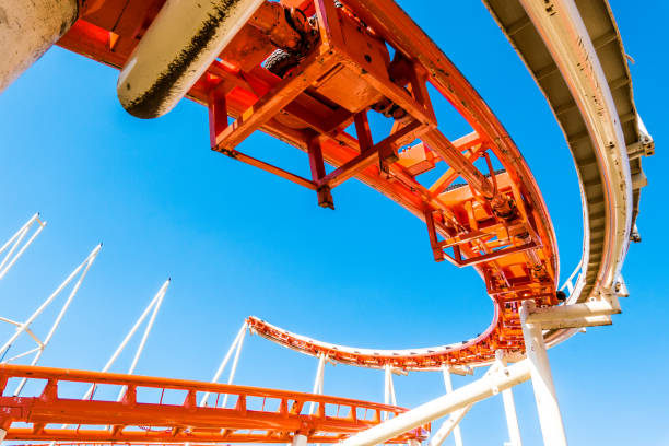 불완전 한 롤러 코스터 - rollercoaster people amusement park ride red 뉴스 사진 이미지