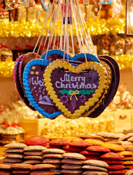 istock gingerbread hearts - Lebkuchenherz 1060997314