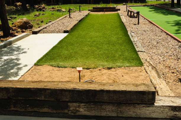 istock Horseshoes Court outside 1061001802