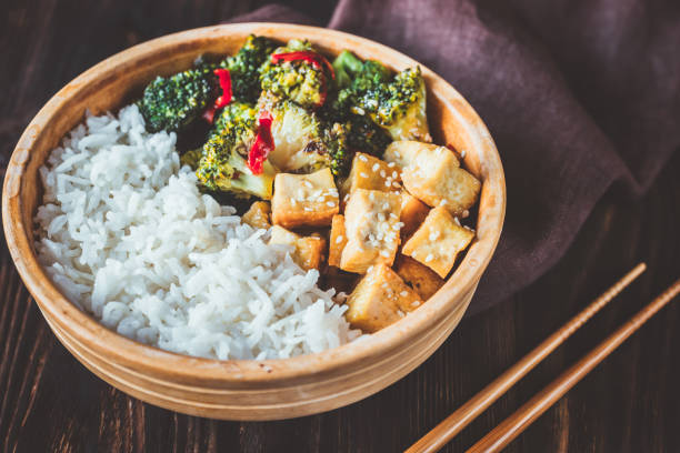 흰 쌀과 두 부와 브로콜리 볶음 - tofu chinese cuisine vegetarian food broccoli 뉴스 사진 이미지