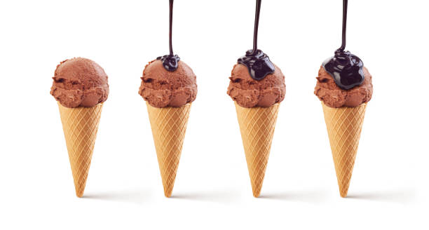 мороженое в вафельной чашке с налитый шоколадный набор - melting ice cream cone chocolate frozen стоковые фото и изображения