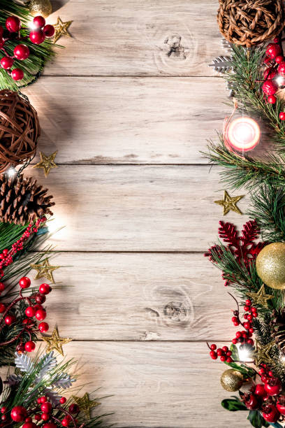 świąteczne światła i dekoracje tworzące ramkę z kopią miejsca. motywy bożonarodzeniowe. - navidad zdjęcia i obrazy z banku zdjęć