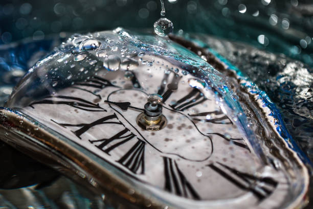 reloj de agua - art homage fotografías e imágenes de stock