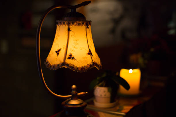 Vintage Lamp Pattern Glow