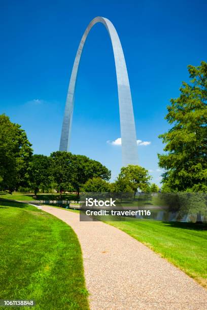 Gateway Arch In St Louis Missouri Usa Stock Photo - Download Image Now - Gateway Arch - St. Louis, Tourist, St. Louis - Missouri