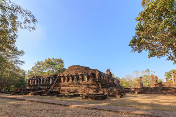 istock Wat Chang Rob, Kamphaeng Phet Historical Park, Thailand 1061168996