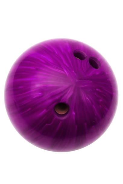 ball-spiel beim bowling auf weißem hintergrund - bowlingkugel stock-fotos und bilder