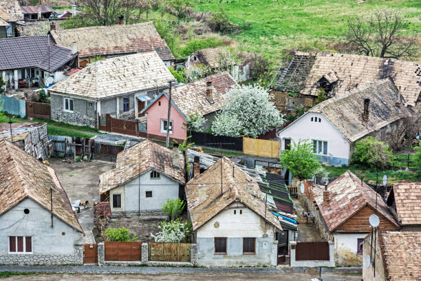 liquidação de cigano em filakovo, eslováquia - 11902 - fotografias e filmes do acervo