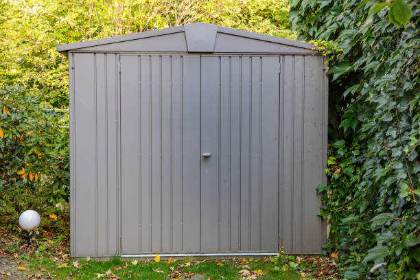 gardening tools storage shed in the house backyard - shed imagens e fotografias de stock