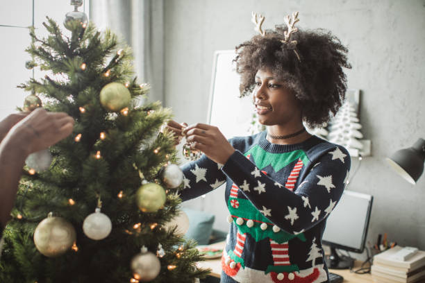 istock Couple decorate Christmas tree 1061335542