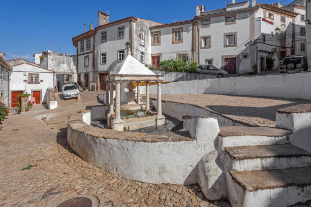 fonte da vila aka village or town fountain in the jewish quarter or ghetto built during the inquisition. - sephardi imagens e fotografias de stock