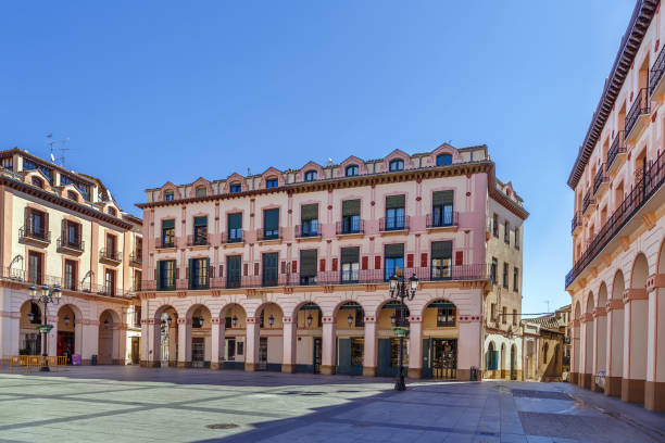 plaza de luis lópez allue, huesca, españa - huesca ciudad fotografías e imágenes de stock