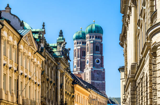 istock Famous Munich Cathedral - Liebfrauenkirche 1061372568
