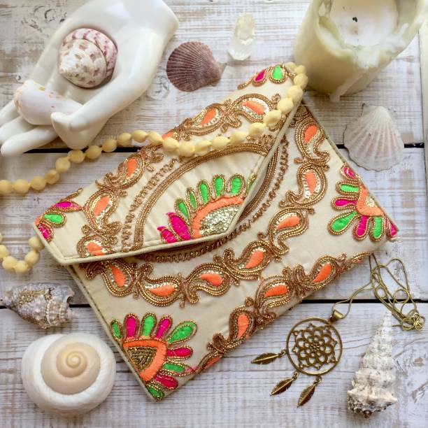 istock Purse with handmade embroidery from India 1061373826