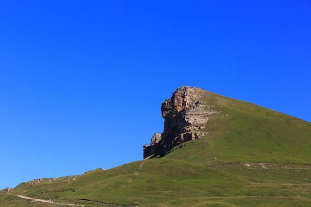 istock Stone ledge of a rocky ridge against the blue sky. 1061378672