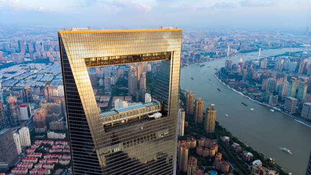 低層住宅浦東地区に上海高層ビルの窓からのビュー。 - china shanghai business people ストックフォトと画像
