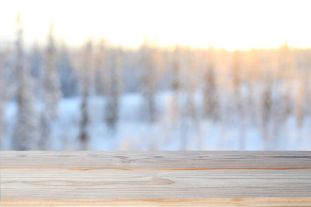 пустой стол на фоне зимнего леса - christmas winter sunset snow стоковые фото и изображения