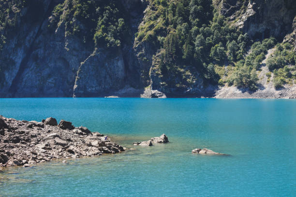 Lake Lac du Lauvitel closeup