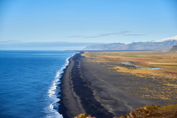 istock Coast of the Atlantic Ocean in Iceland 1061444654