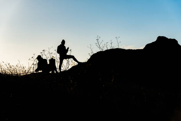 istock Silhouette photos off the cliffs around the water 1061484732