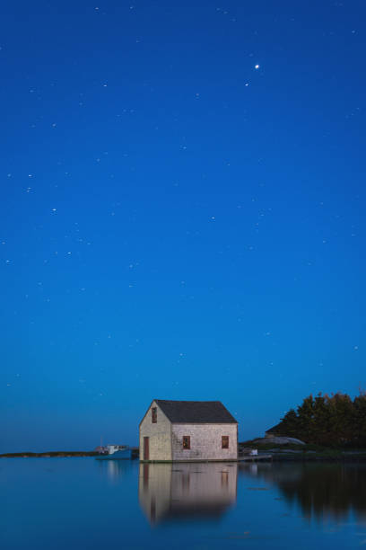 istock Night fishing shack 1061495442