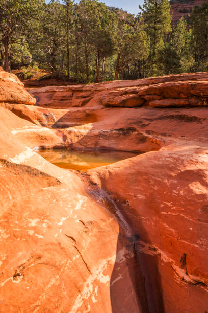 священные семь бассейнов, седона - sun lens flare sedona desert стоковые фото и изображения