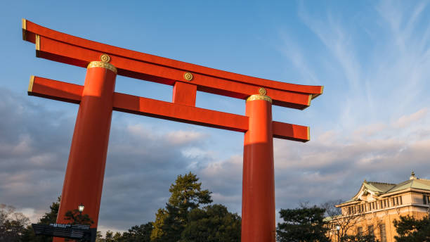 京都平安神宮の鳥居 - 平安神宮 写真 ストックフォトと画像