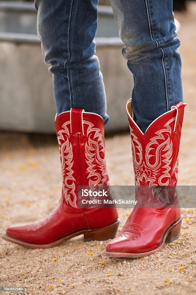 how to wear cowboy boots with jeans female