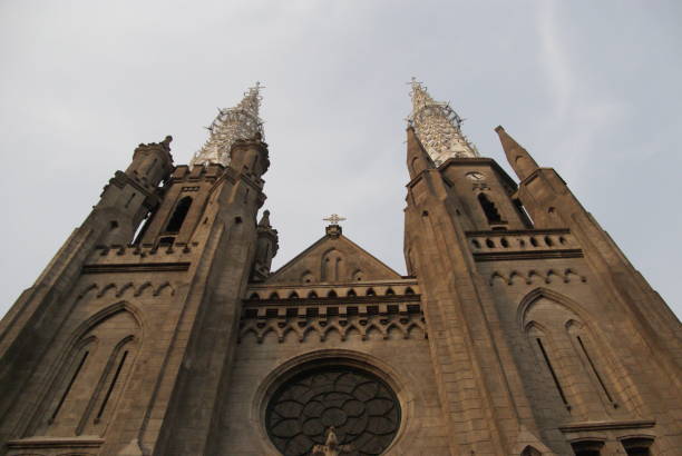 St. Mary of the Assumption Cathedral, Jakarta or Jakarta Cathedral is a Roman Catholic cathedral in Jakarta, Indonesia, which is also the seat of the Roman Catholic Archbishop of Jakarta, currently Archbishop Ignatius Suharyo Hardjoatmodjo. Its official name is Gereja Santa Perawan Maria Diangkat Ke Surga santa maría de la catedral de la asunción, jakarta o catedral de yakarta es una catedral católica de yakarta, indonesia, que es también el asiento del católico arzobispo de yakarta, en la actualidad arzobispo ignatius suharyo hardjoatmodjo.