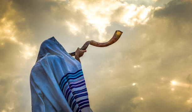 Blowing  the shofar for the Feast of Trumpets Jewish man in a tallith prayer shawl against dramatic sky yom kippur stock pictures, royalty-free photos & images