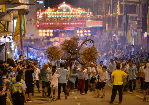 The Tai Hang Fire Dragon Dance in Hong Kong during Mid-Autumn Festival September 23, 2018, Hong Kong: Inscribed to China's national list of Intangible Cultural Heritage in 2011, the Tai Hang Fire Dragon Dance began in 1880 and is a highlight of Mid-Autumn Festival in Hong Kong. hong kong moon night stock pictures, royalty-free photos & images