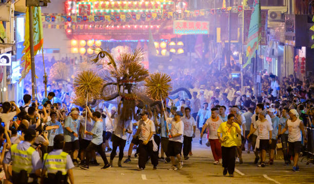The Tai Hang Fire Dragon Dance in Hong Kong during Mid-Autumn Festival September 23, 2018, Hong Kong: Inscribed to China's national list of Intangible Cultural Heritage in 2011, the Tai Hang Fire Dragon Dance began in 1880 and is a highlight of Mid-Autumn Festival in Hong Kong. hong kong moon night stock pictures, royalty-free photos & images