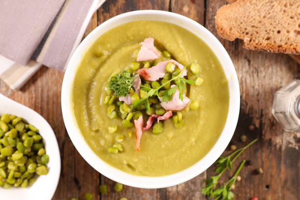 乾燥エンドウ豆のスープ - split pea ストックフォトと画像