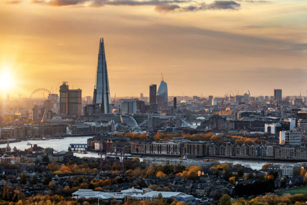 View to the urban skyline of London in autumn during sunset time View to the urban skyline of London in autumn during sunset time with the major tourist attractions, United Kingdom southwark stock pictures, royalty-free photos & images