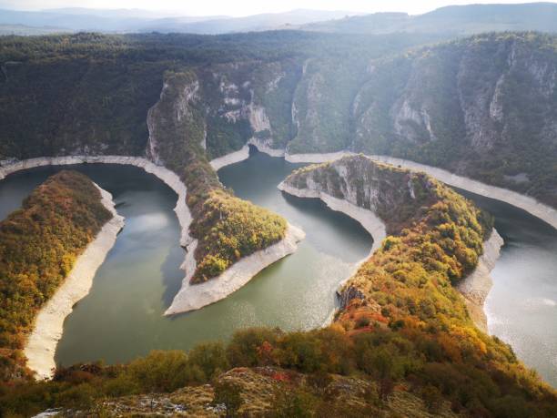 uvac natürlichen canyon in serbien - serbia stock-fotos und bilder