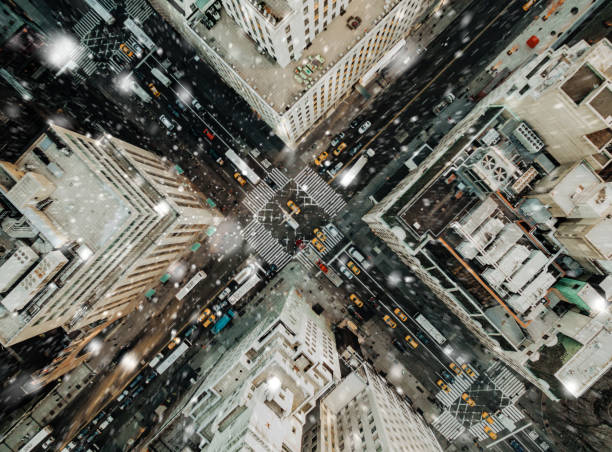 vista aerea dello snowing della quinta avenue - aerial view manhattan new york city new york state foto e immagini stock