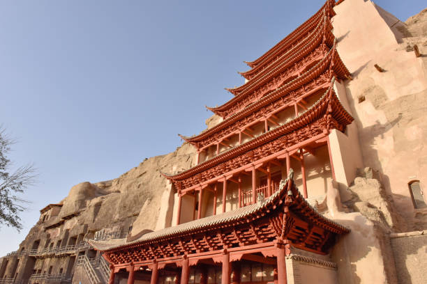 cuevas de mogao en dunhuang, china. asiático, antiguo - dunhuang fotografías e imágenes de stock