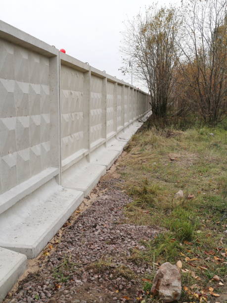 istock long concrete fence in urban construction 1061766400