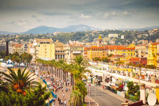 vista da promenade des anglais em nice, frança - city of nice france beach promenade des anglais - fotografias e filmes do acervo