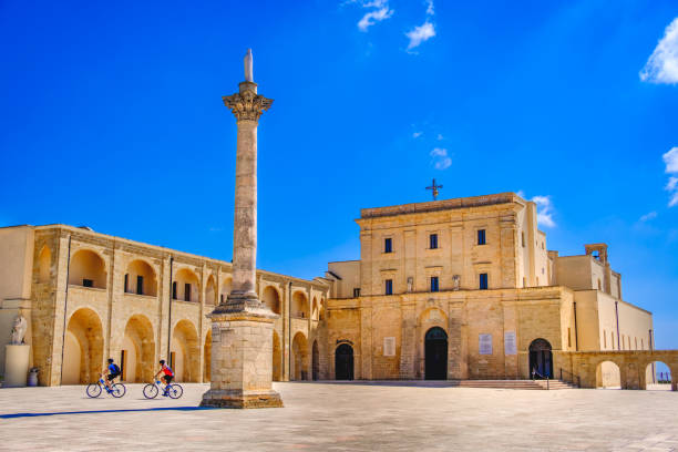 santa maria di leuca basilica and corinthian column - salento - lecce - apulia - italy - salento imagens e fotografias de stock