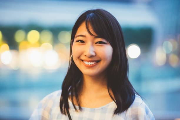 smiling japanese woman looking at camera - japanese girl imagens e fotografias de stock
