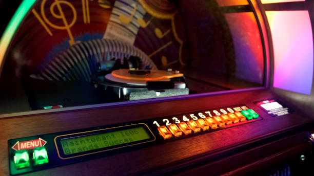 istock Jukebox automatically rearranging discs for playing music with coin is inserted 1061832496