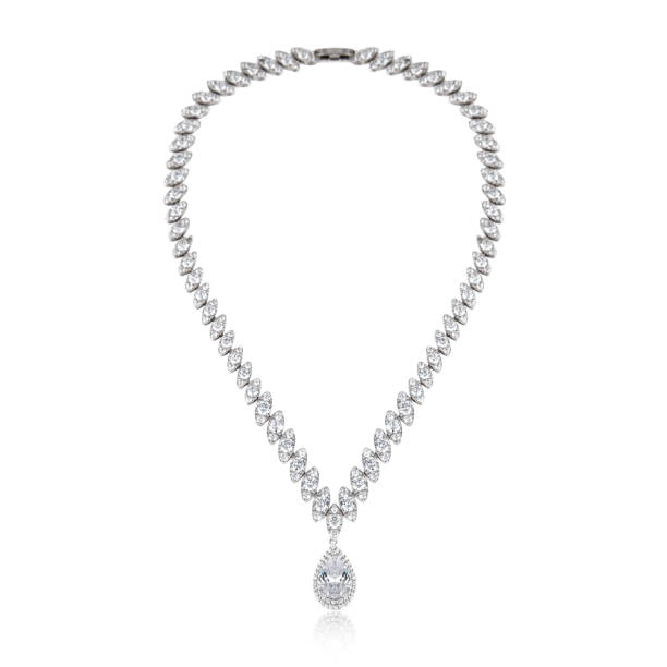 colgante de diamantes aislado sobre fondo blanco "n - necklace fotografías e imágenes de stock