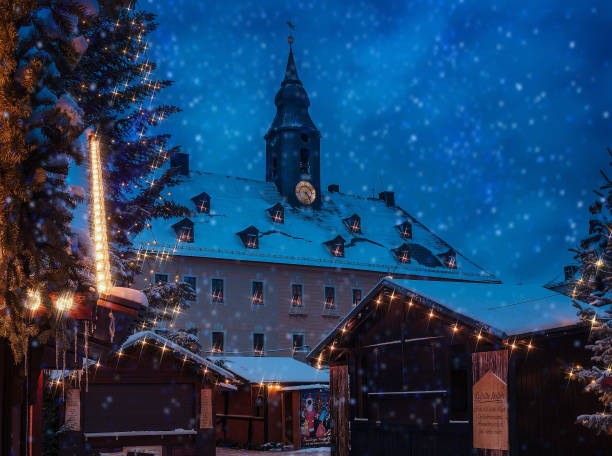 istock Christmas market 1061882684