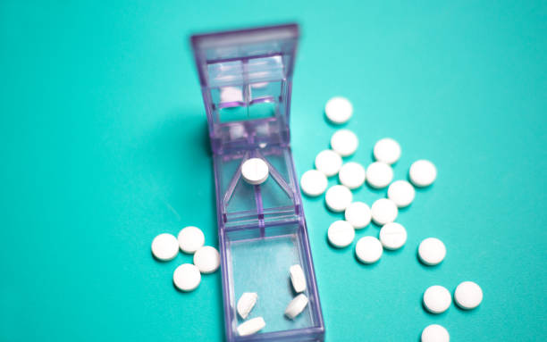 istock Pill Splitter, White Pills, Turquoise Background 1061913900