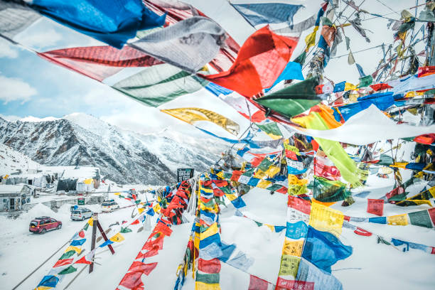 Prayer Flag view at Khardung La Top or Khardungla pass in Winter Ladakh, India Prayer Flag view at Khardung La Top or Khardungla pass in Winter Ladakh, India leh district stock pictures, royalty-free photos & images