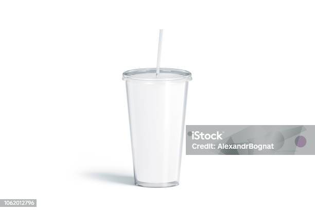 Vaso De Acrílico Blanco En Blanco Con La Maqueta De Paja Aislado Foto de stock y más banco de imágenes de Vaso