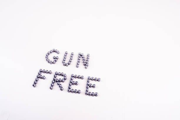 название зоны свободы от оружия из пуль - gun free zone sign стоковые фото и изображения